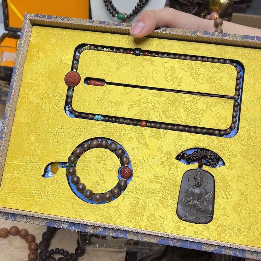 大叶紫檀（黑酸枝木类）