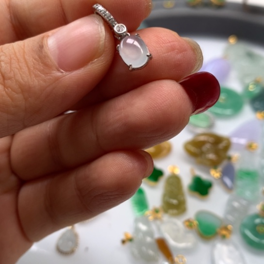 翡翠颈饰未镶嵌翡翠