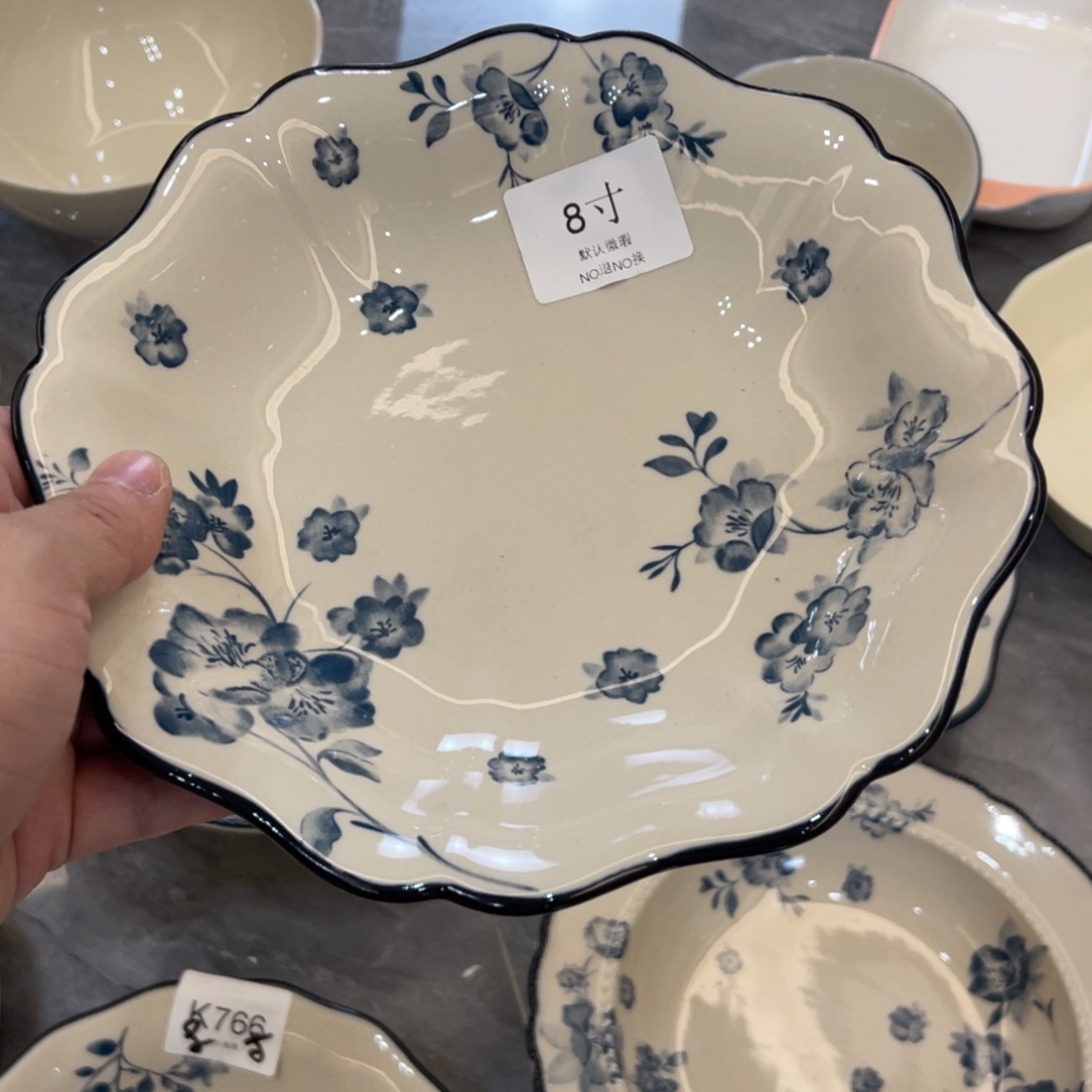 陶瓷微瑕餐具介意勿拍，满18飞！