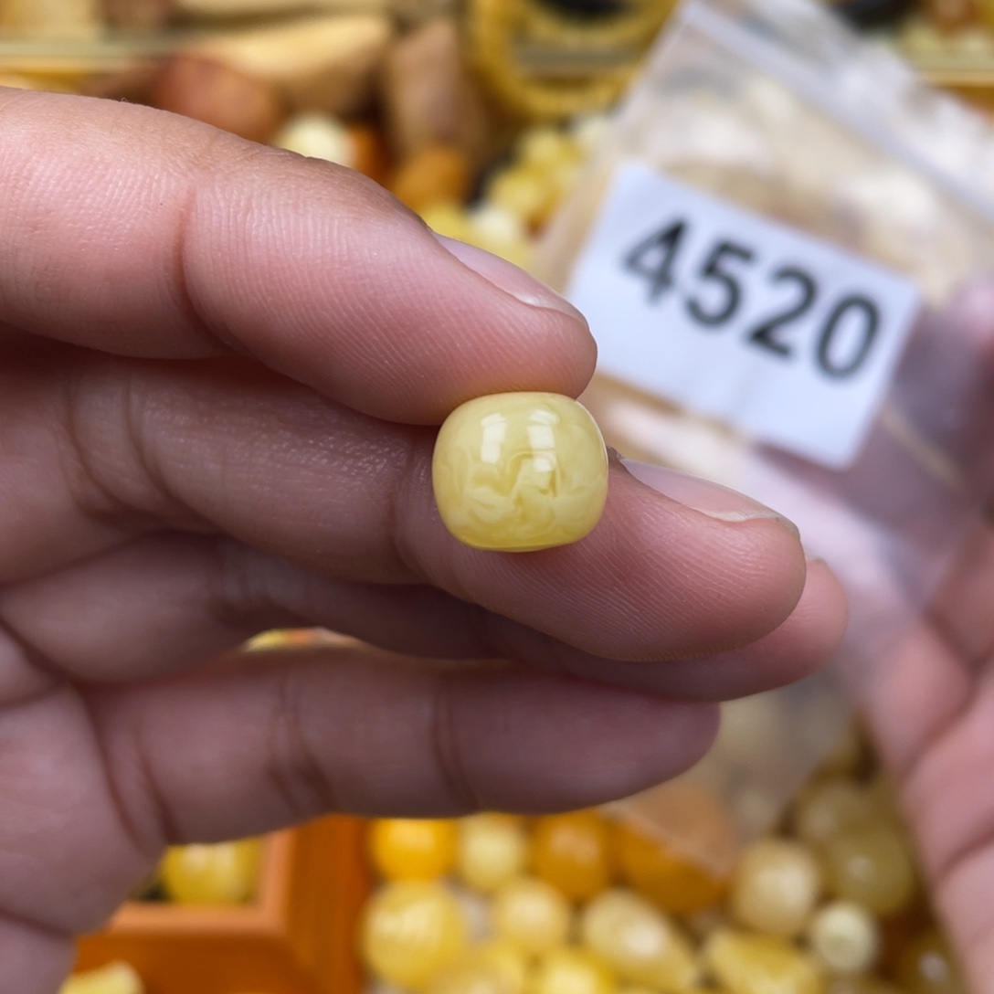 未镶嵌蜜蜡珠宝奇石11x10 浓蜡