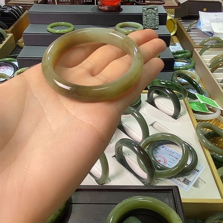 j***g和田玉未镶嵌手镯