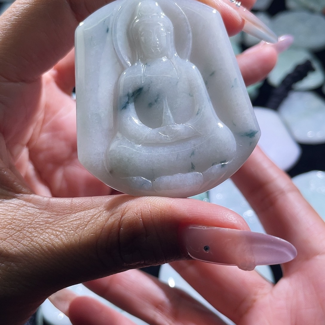 翡翠未镶嵌颈饰观音