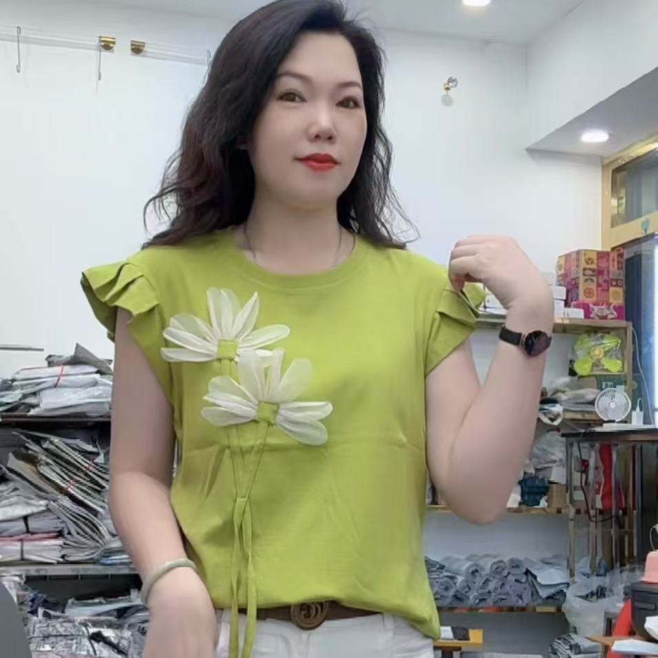 【芬芬家】2025新款时尚个性气质显瘦百搭显瘦韩版绣花上衣55858