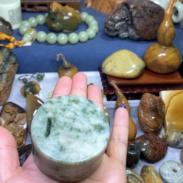 蛇纹石玉镇尺未镶嵌
