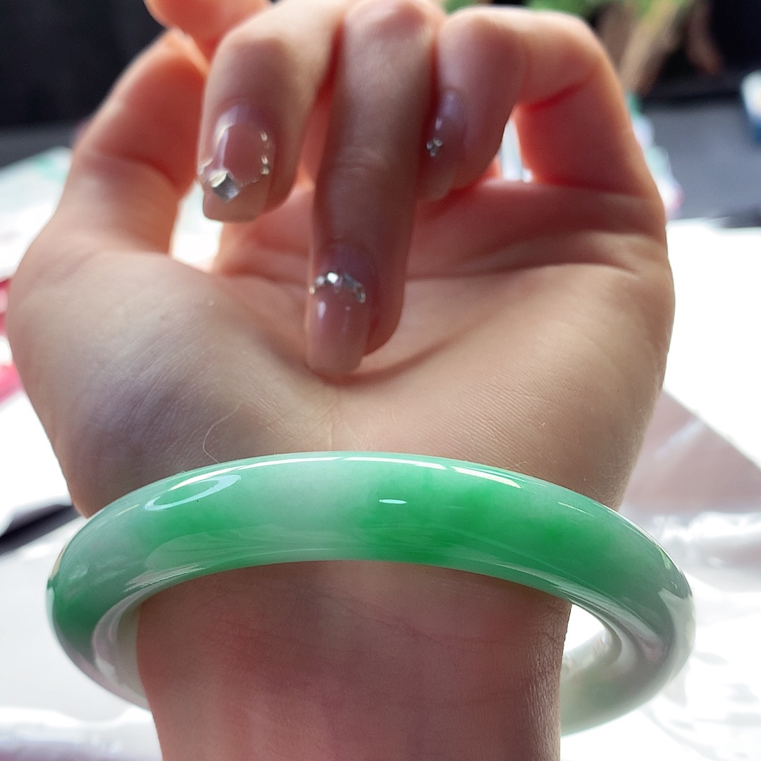 翡翠手镯未镶嵌天然翡翠56-57白底青卡双十左右