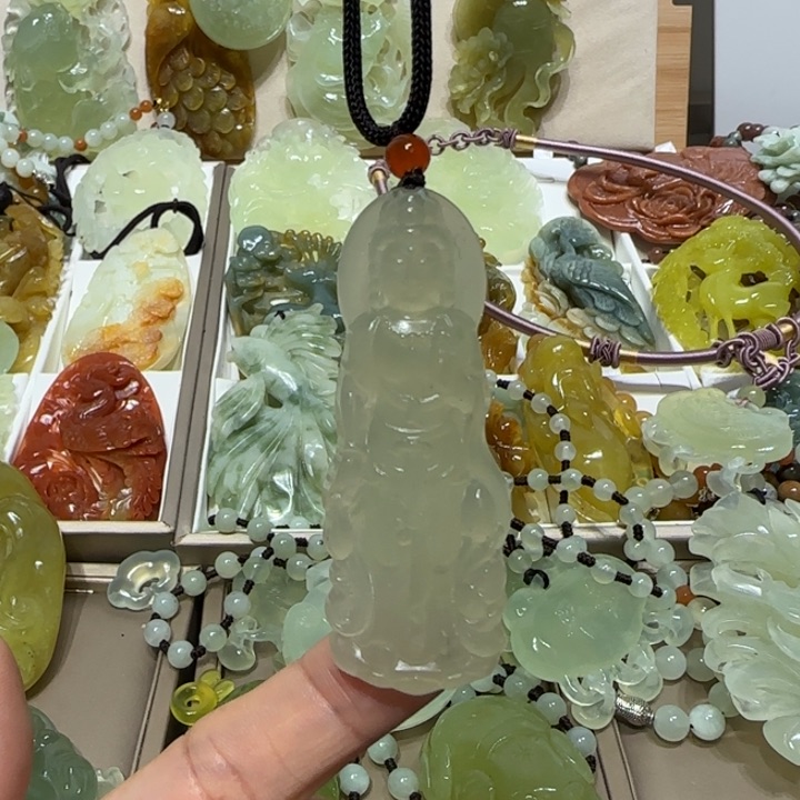 蛇纹石玉吊坠未镶嵌