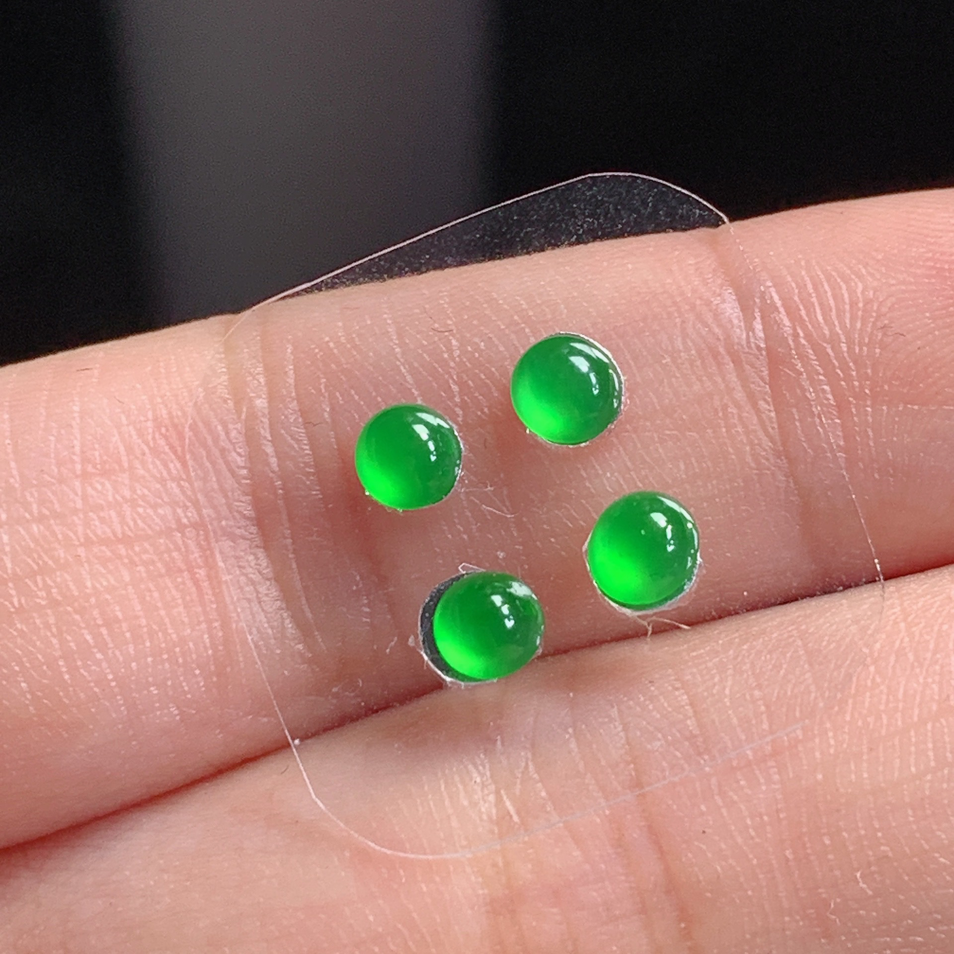 天然缅甸翡翠A货高冰正阳绿蛋面4颗一套，尺寸4.5*3.9*2.9