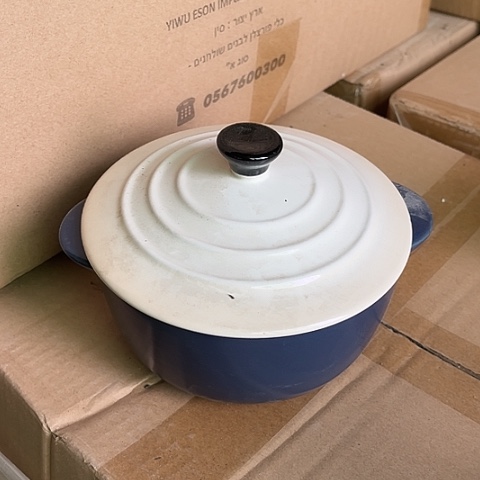 微瑕，不能明火，口径14高7炖盅一套