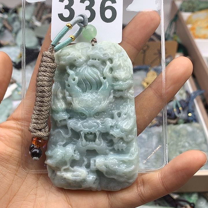 翡翠颈饰未镶嵌说***的翡翠