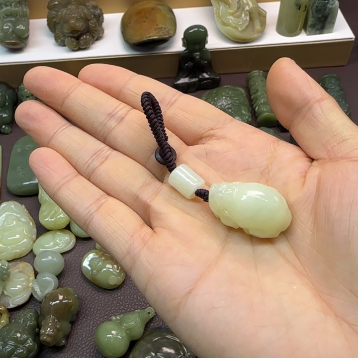 岫岩老玉（透闪石质玉）未镶嵌珠宝奇石