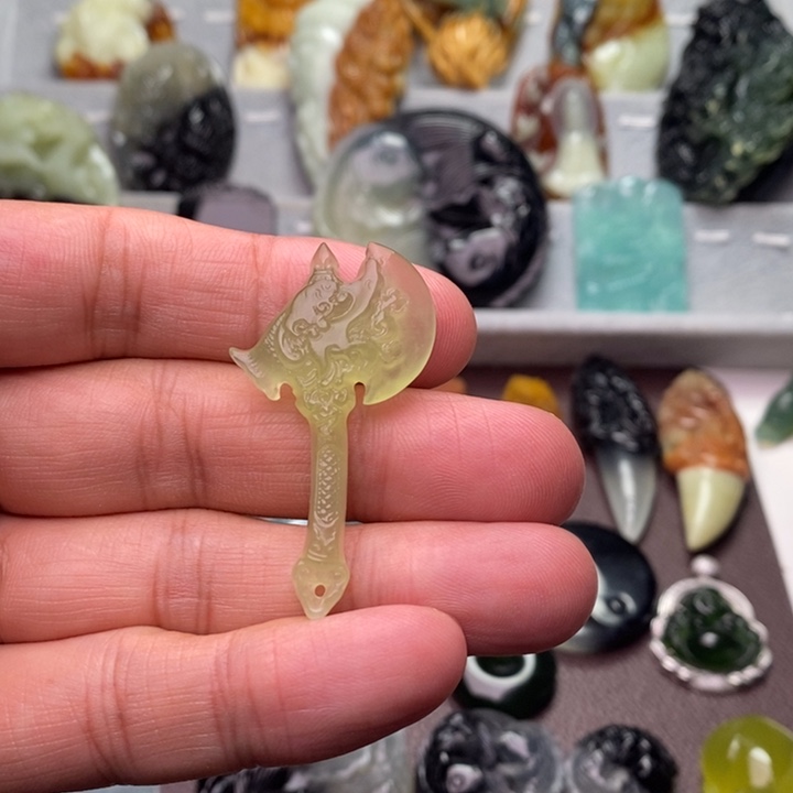 未镶嵌蛇纹石玉颈饰