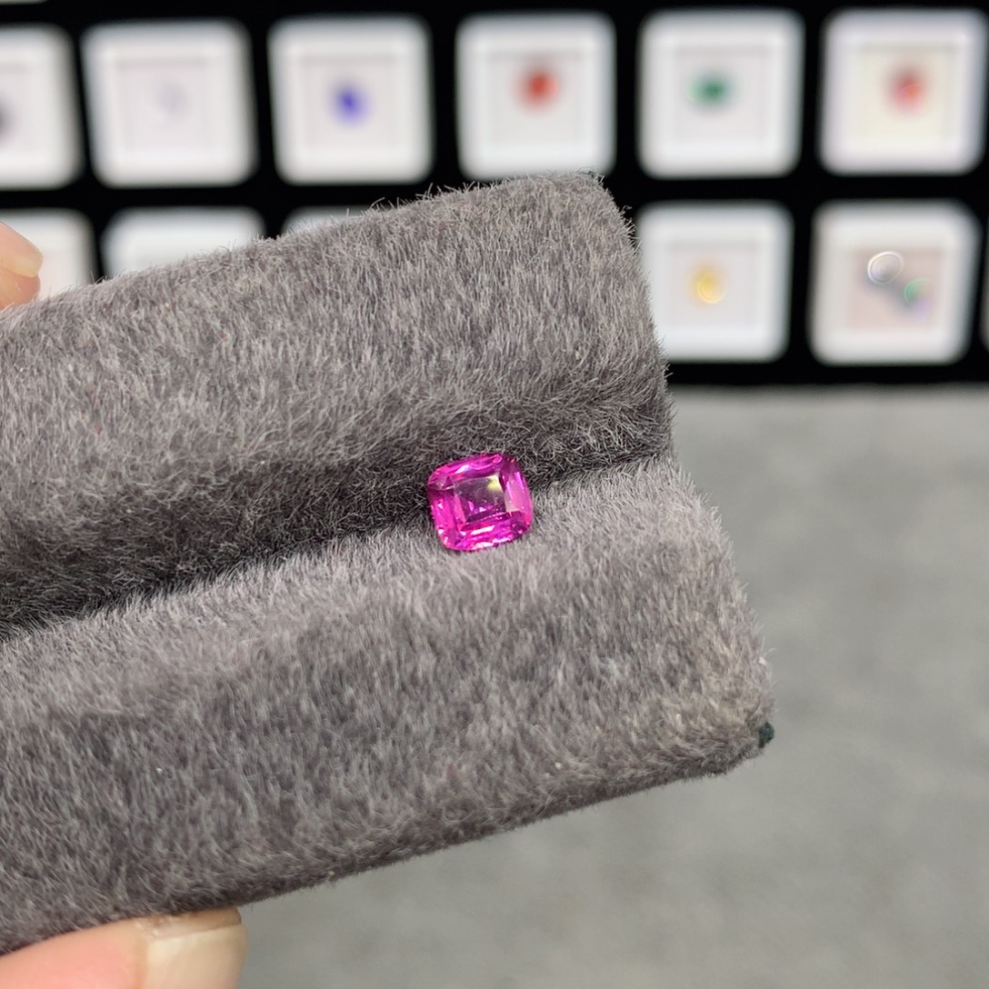 蓝宝石裸石5*5.3mm