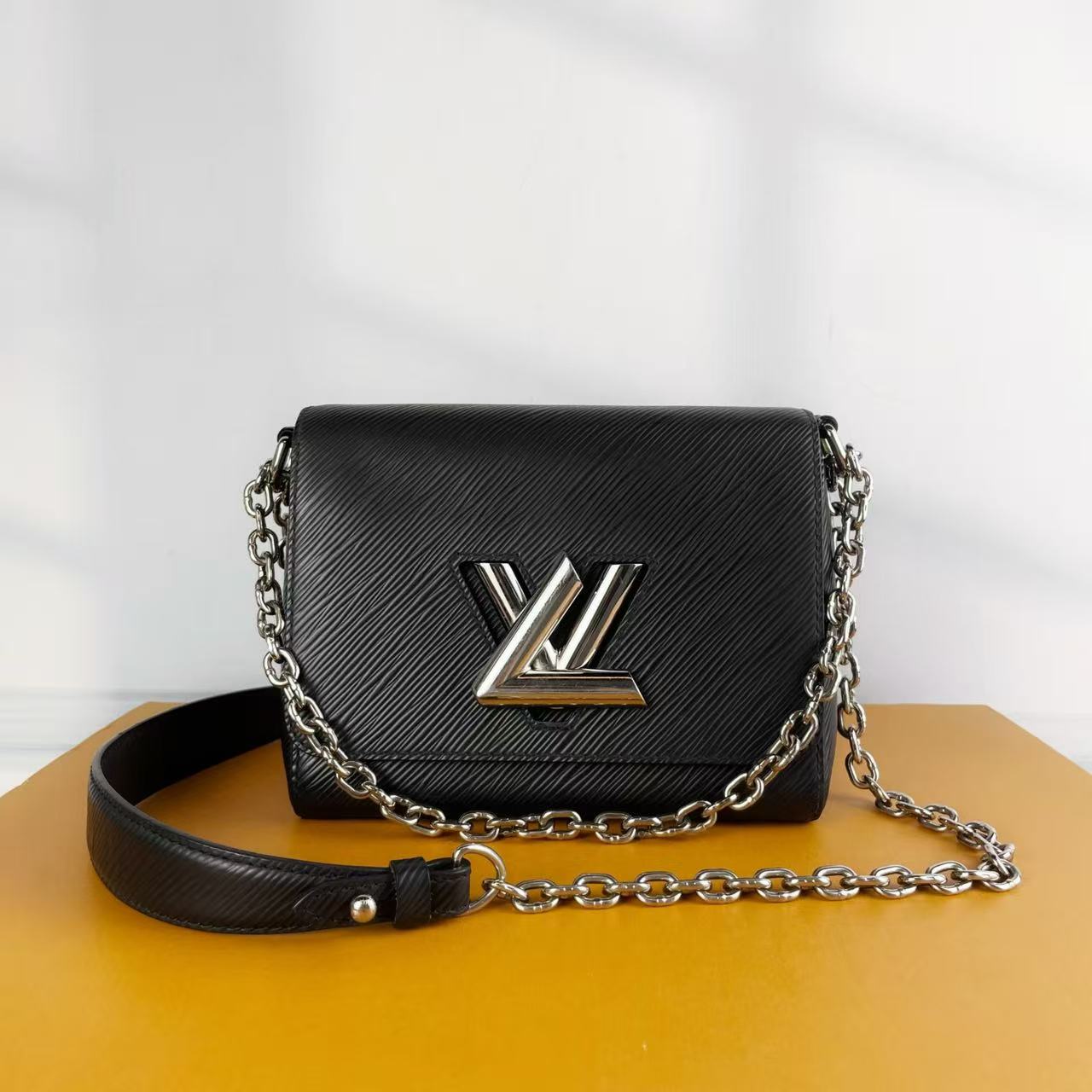 95新 LouisVuitton/路易威登 lv黑色水波纹8878/二奢包包