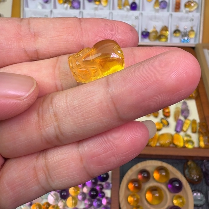 i***u未镶嵌颈饰黄晶吊坠