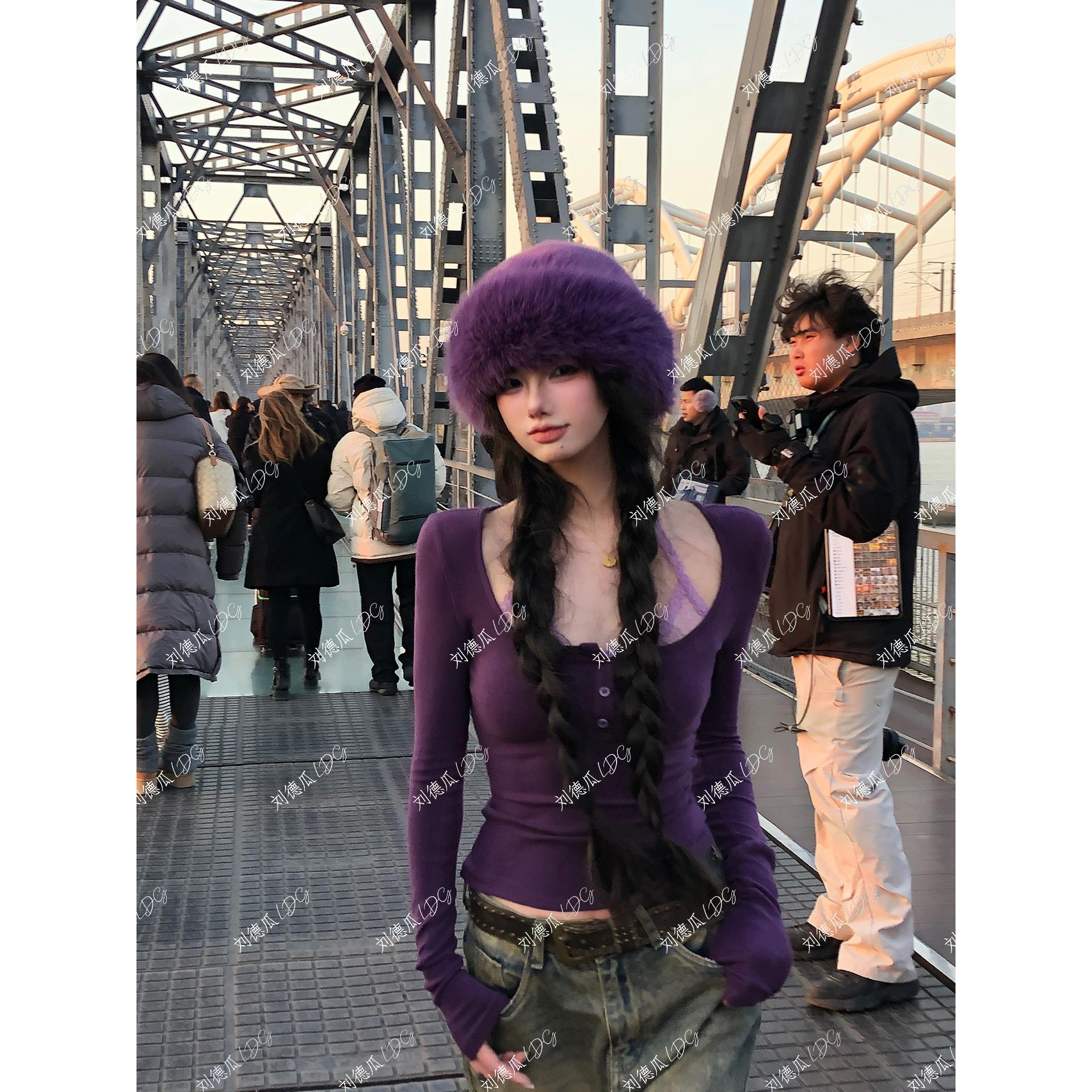 纯欲挂脖拼接蕾丝打底衫性感修身短上衣