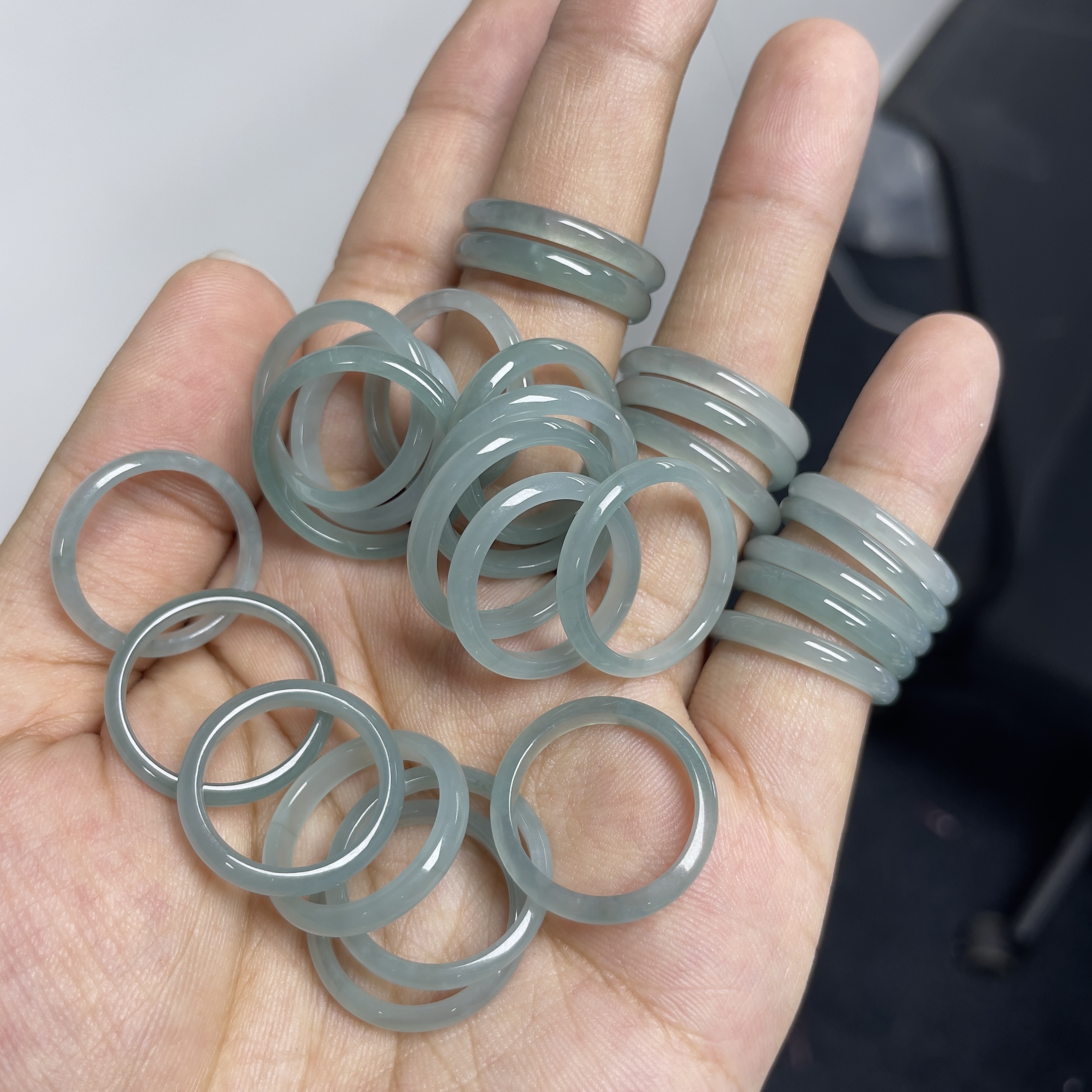 粉丝特惠新品天然冰糯种蓝水翡翠素圈戒指多样性发货发其一