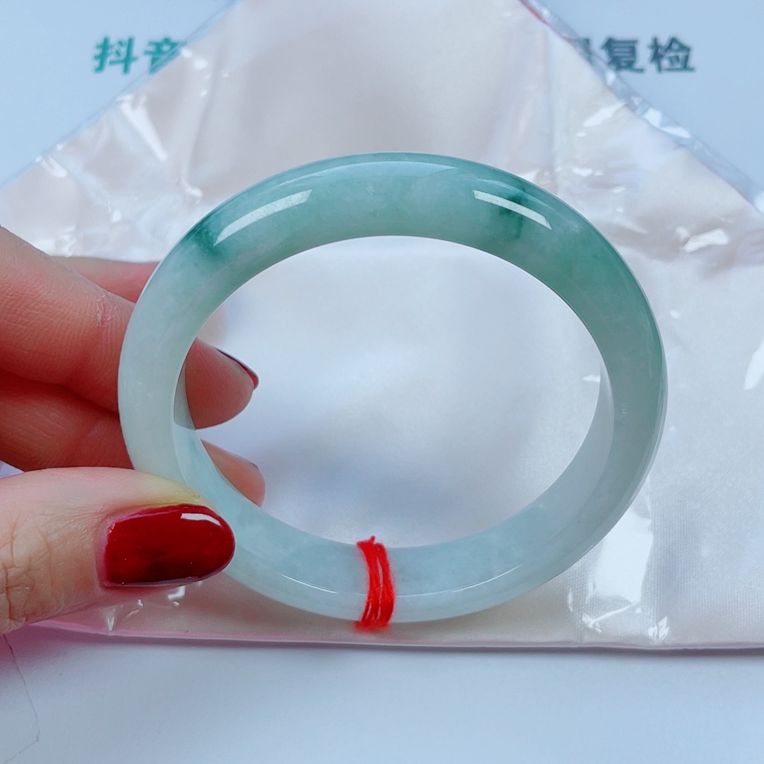 翡翠未镶嵌手镯圈口60.8宽13.4厚8.8