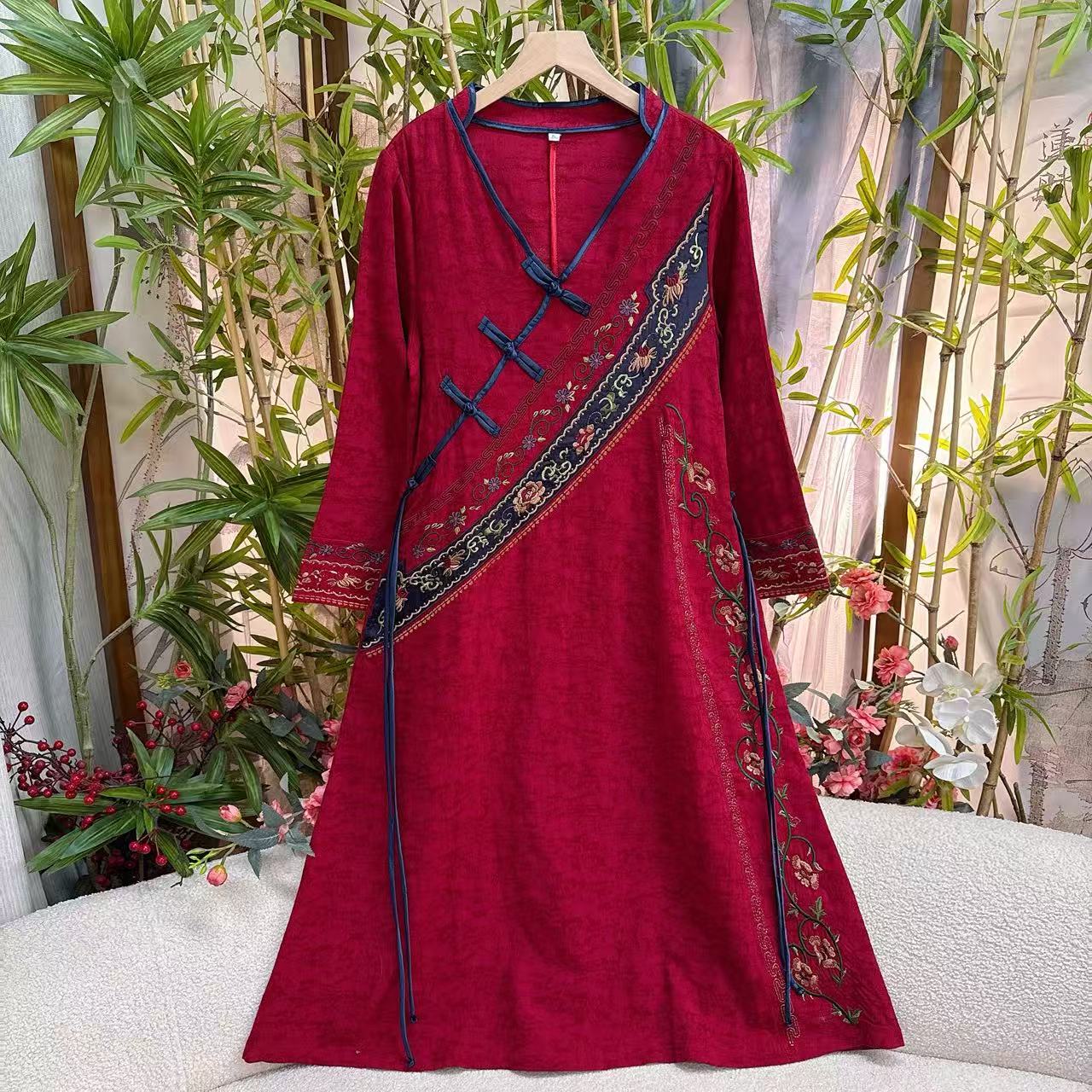 民族风国风V领手工盘扣长袖宽松休闲日常百搭刺绣长款连衣裙613