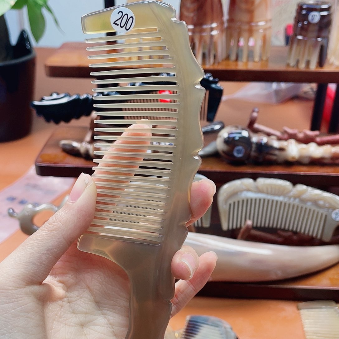 纯手工制作牛角梳200