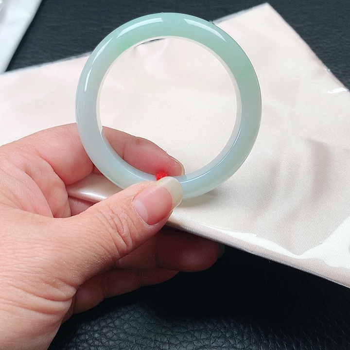 翡翠手镯未镶嵌翡翠127