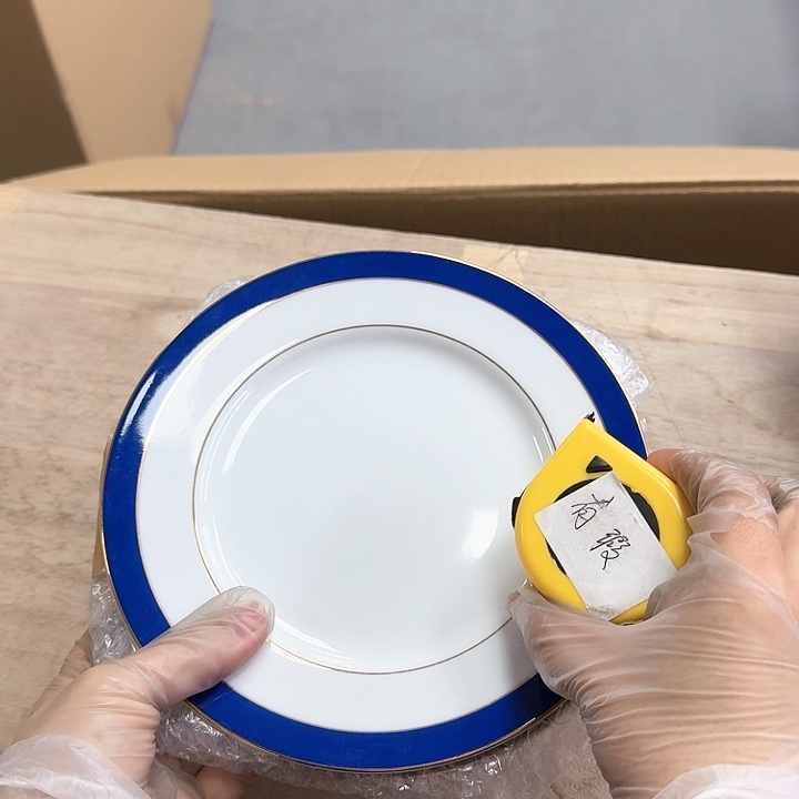 瓷片天**宗瓷器。            