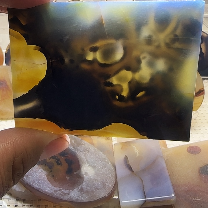 玛瑙/玉髓未镶嵌珠宝奇石