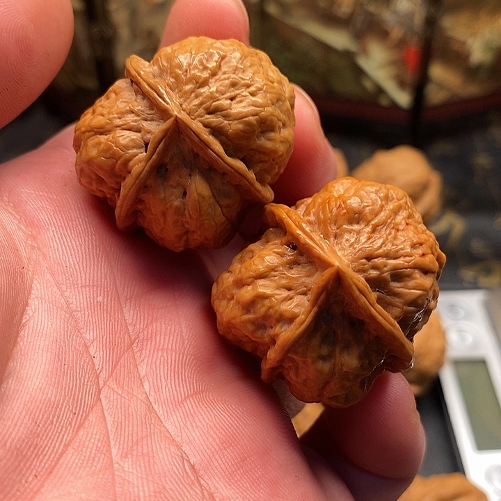 文玩核桃吊坠牡丹三愣