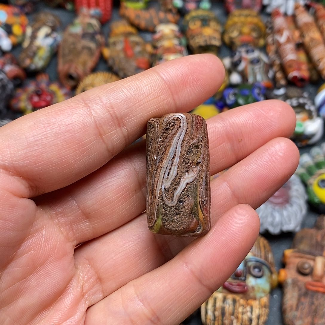 琉璃颈饰琉璃桶珠