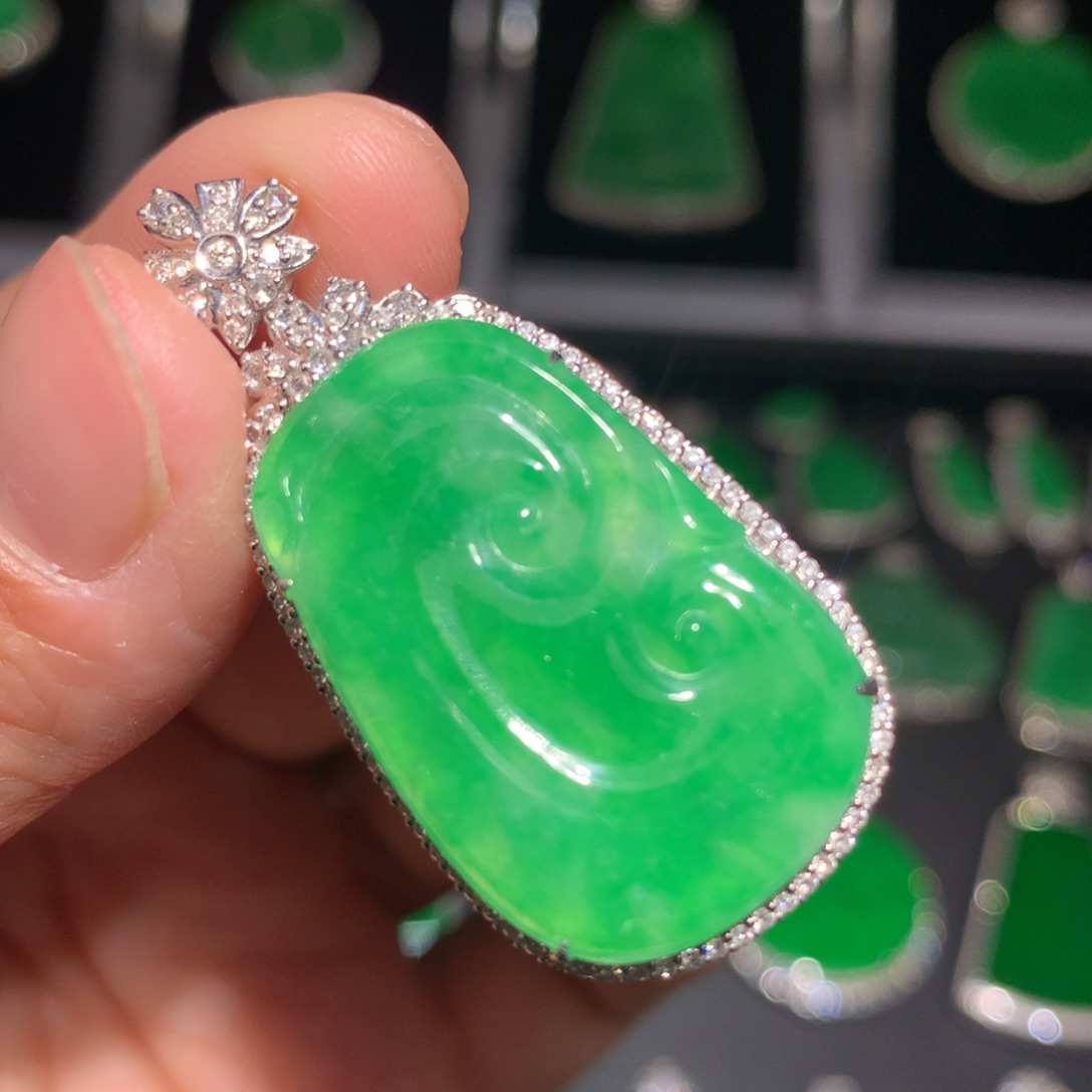 翡翠颈饰18K金镶嵌翡翠