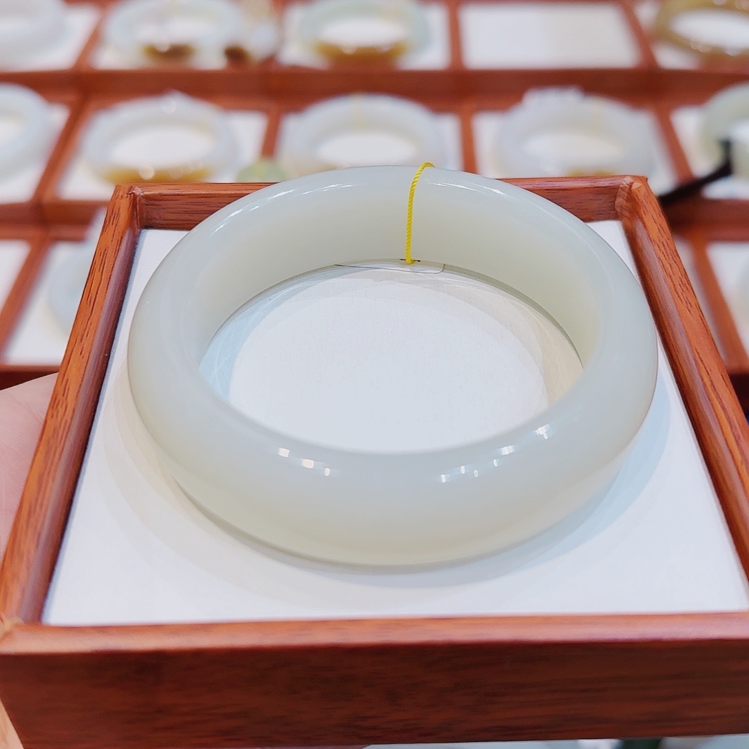 和田玉手镯未镶嵌且末暖白59