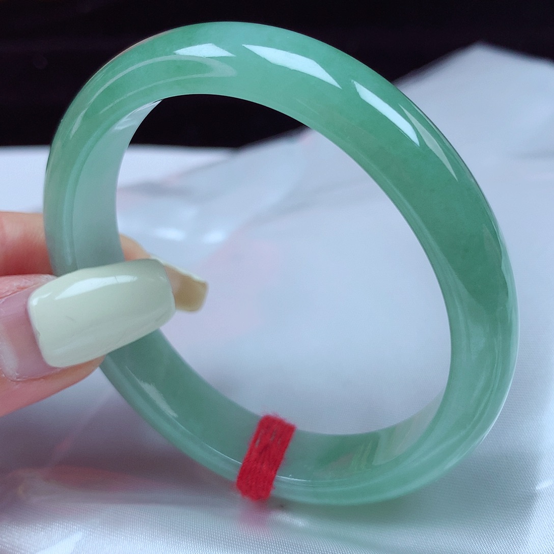 翡翠手镯（贵妃镯）未镶嵌52圈