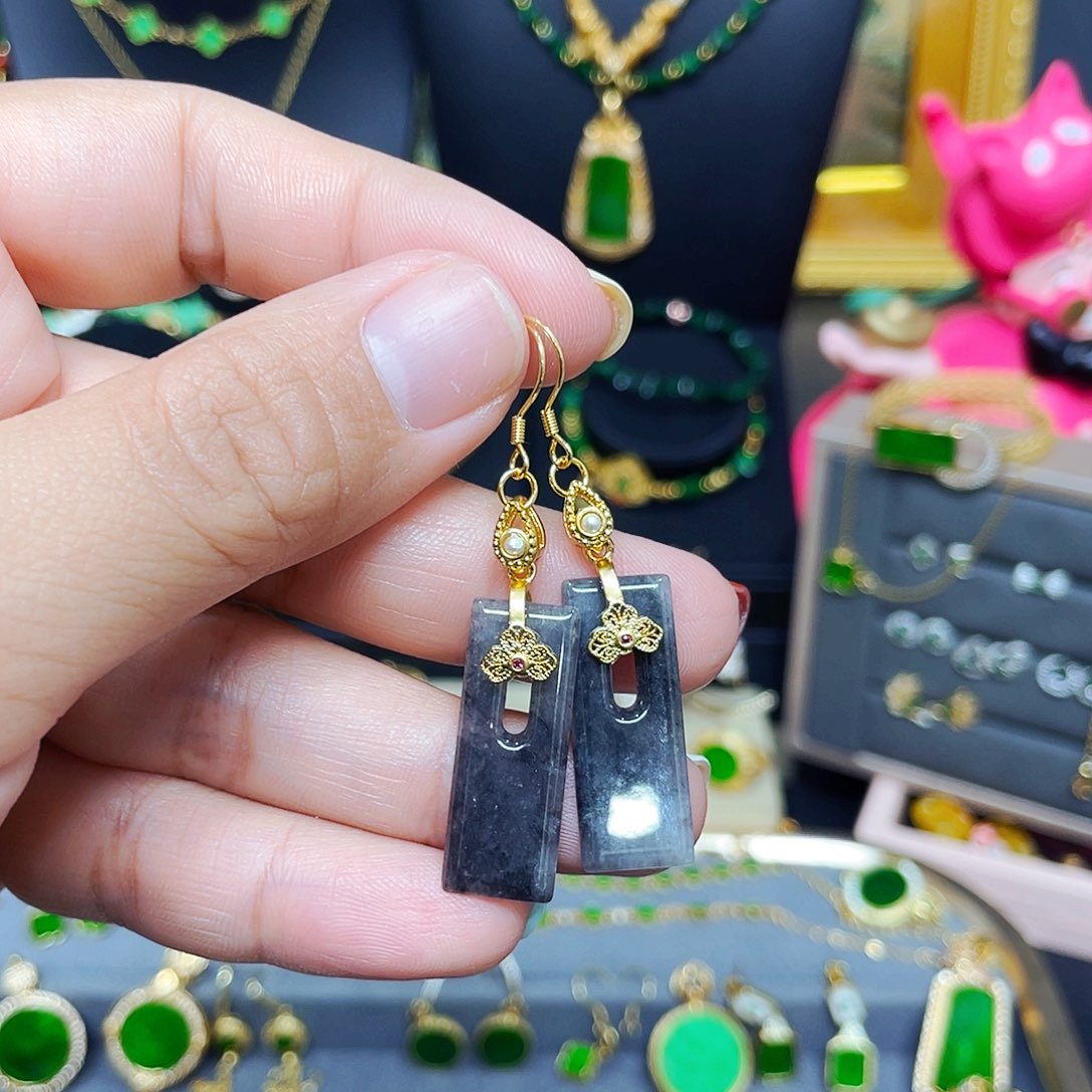 翡翠未镶嵌耳饰乌鸡