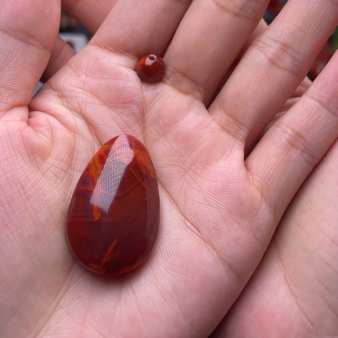 【闪购商品】南红玛瑙水滴吊坠未镶嵌暖****?