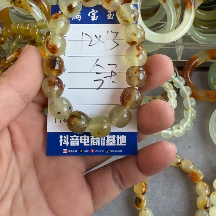 今****蛇纹石玉未镶嵌手镯