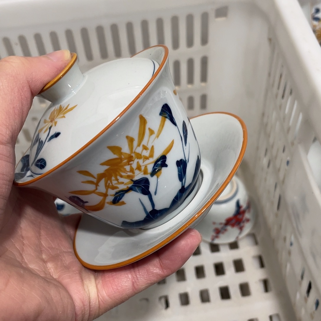 釉下手绘茶具，大瑕
