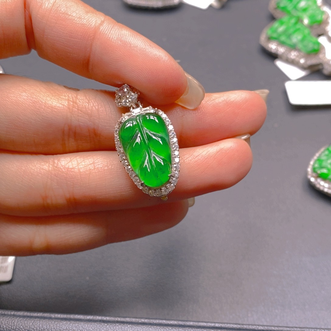 翡翠颈饰银S925镶嵌888888