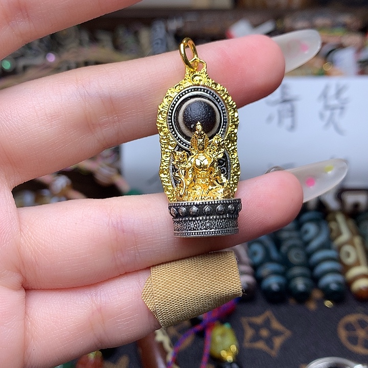 未镶嵌发一条玛瑙/玉髓