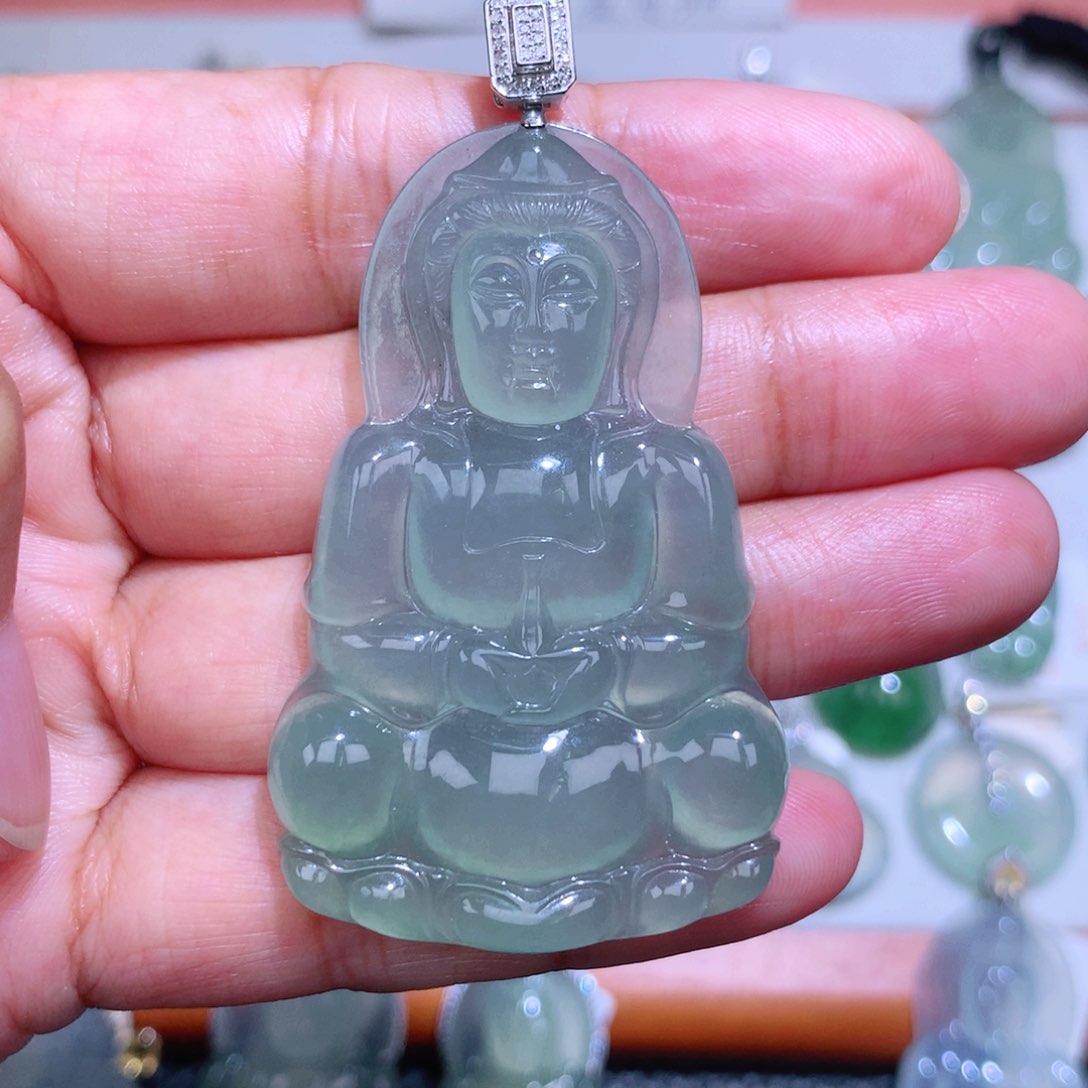 翡翠18K金镶嵌颈饰观音