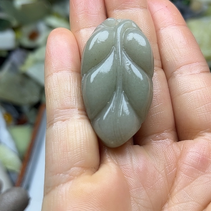 未镶嵌透闪石质玉珠宝奇石
