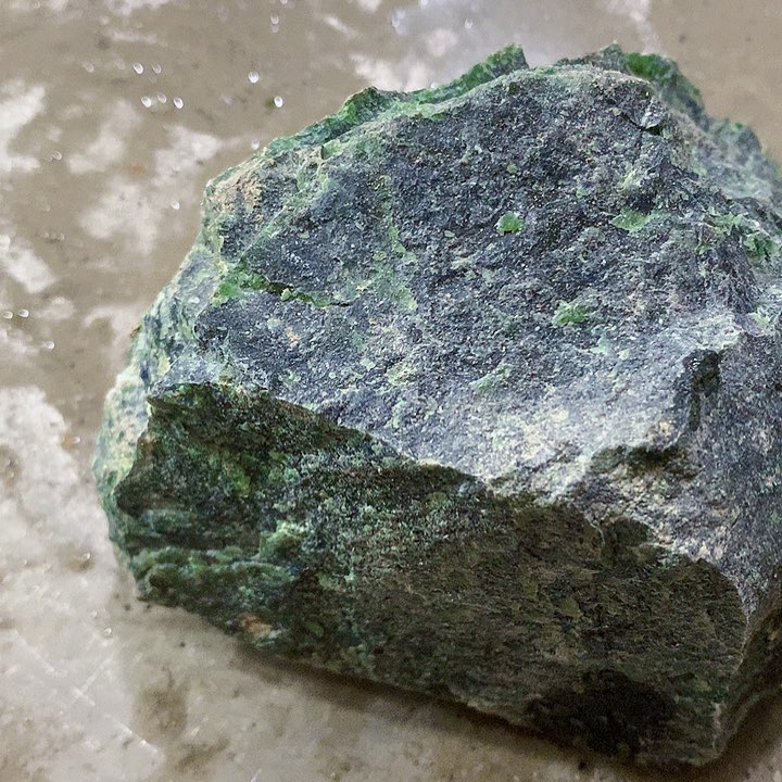 未镶嵌蛇纹石玉珠宝奇石