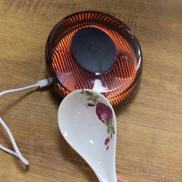 紫砂慎拍不退不换发一个led无线手机充电器236