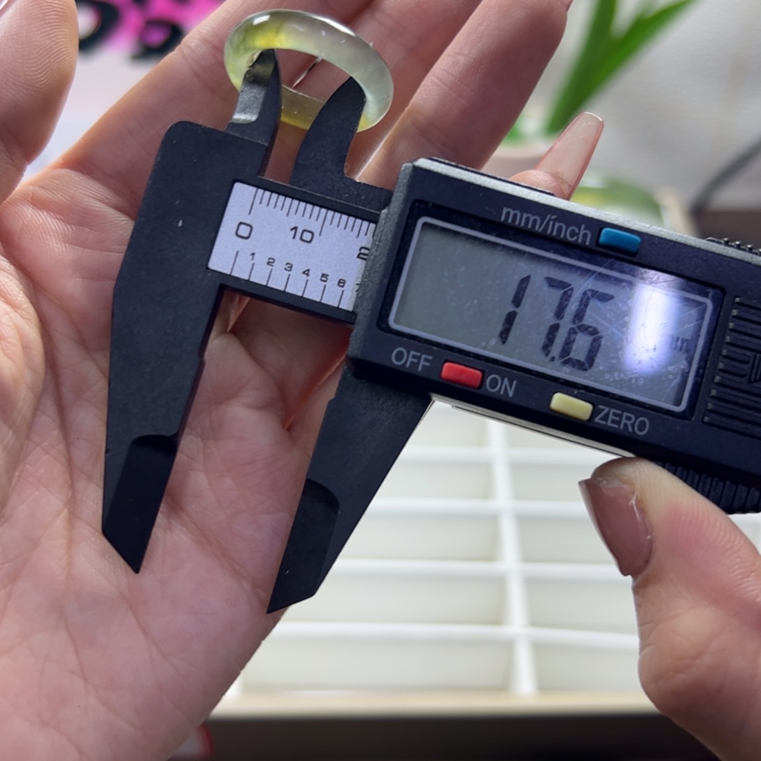 蛇纹石玉未镶嵌手镯550