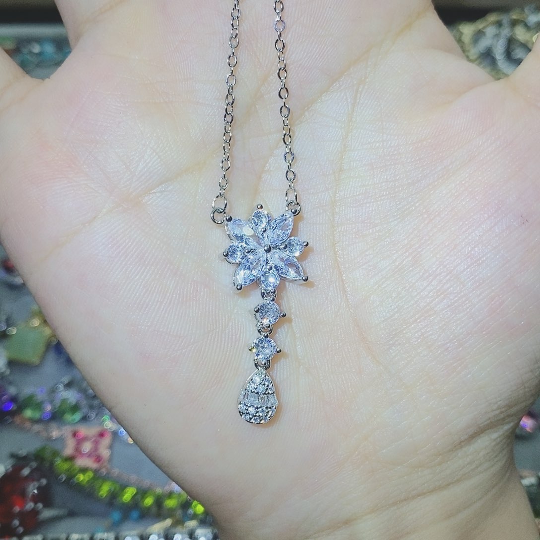 【闪购商品】银S925镶嵌耳饰托帕石