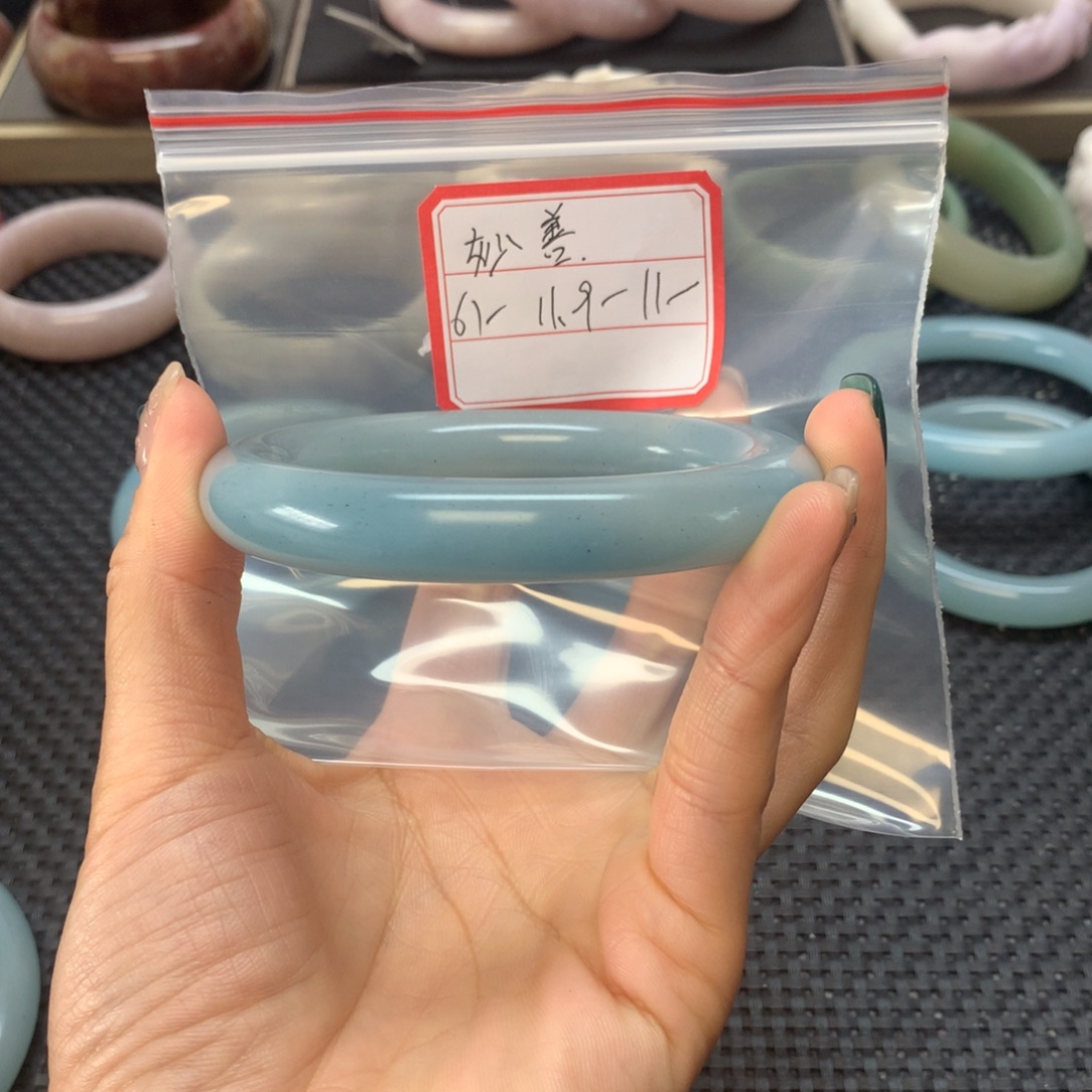 妙***善石英岩玉未镶嵌手镯