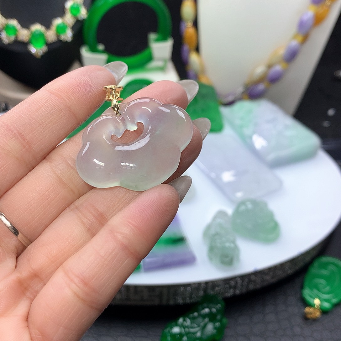 翡翠吊坠(赠链)未镶嵌