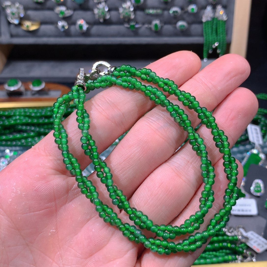 翡翠颈饰未镶嵌天然