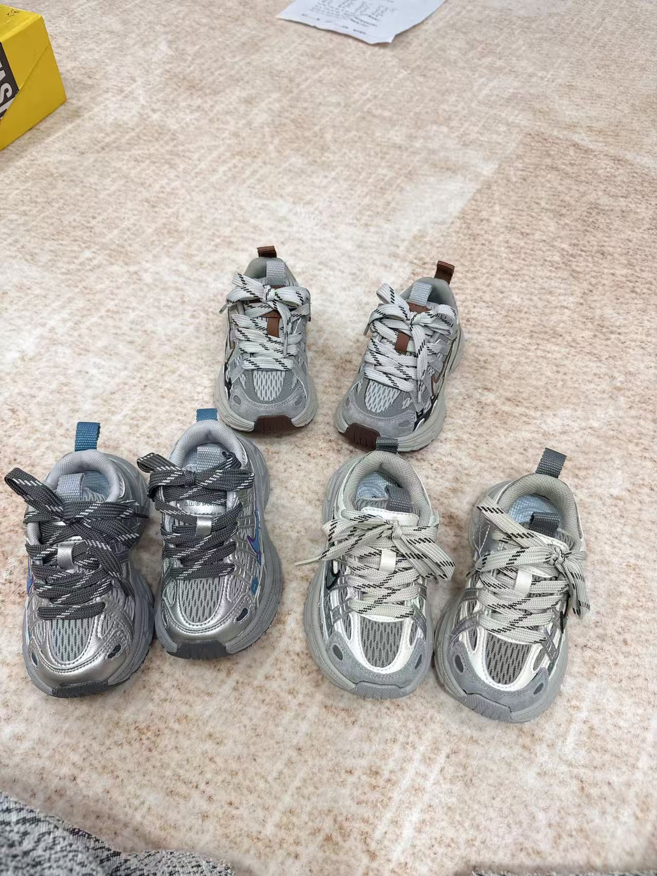 8009儿童时尚百搭三色四季运动鞋