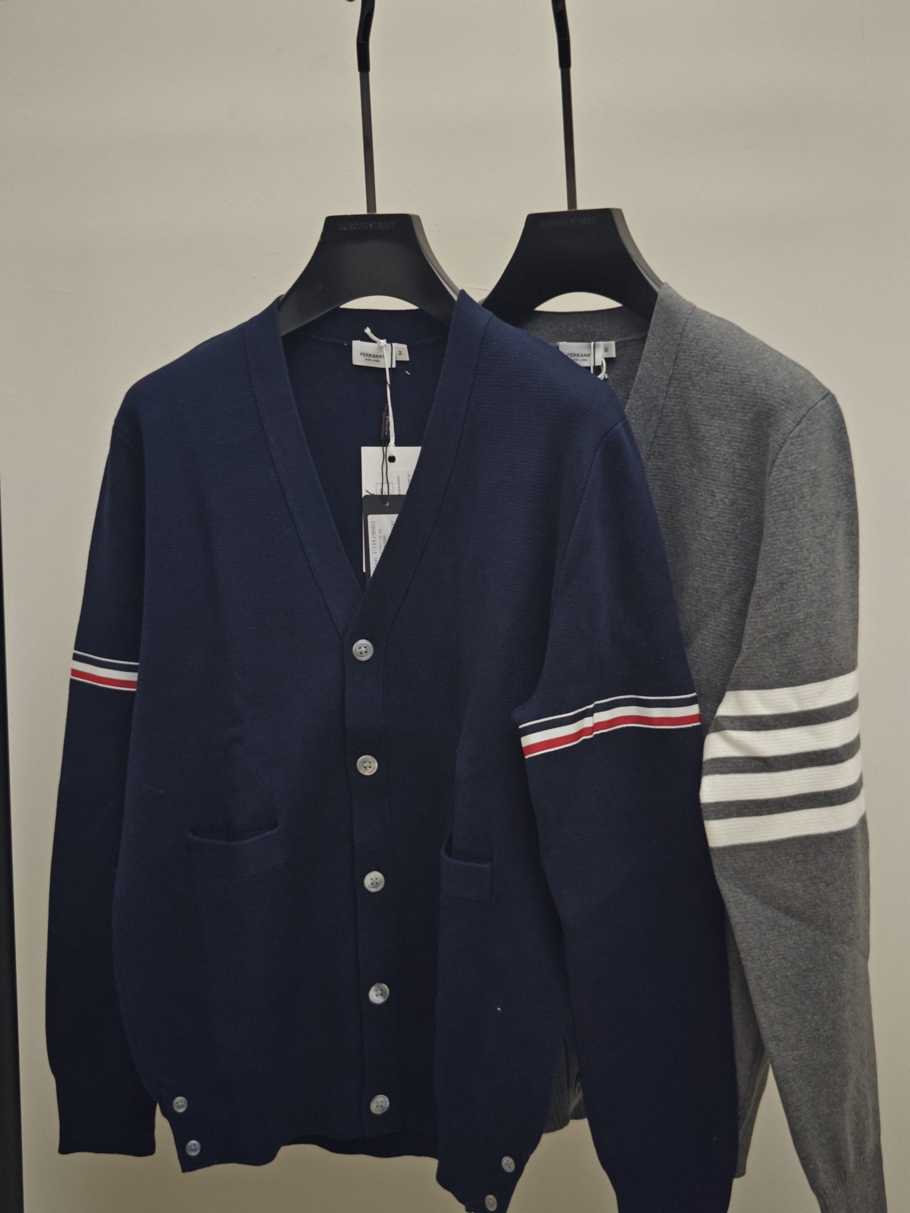 （名品店）V领开衫款开衫休闲毛衫经典针织纯色时尚长袖衫男士毛衣