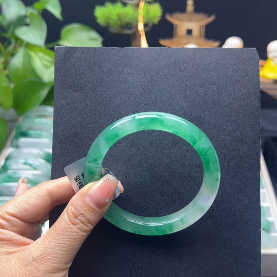 石英质玉（非洲翠）未镶嵌手镯