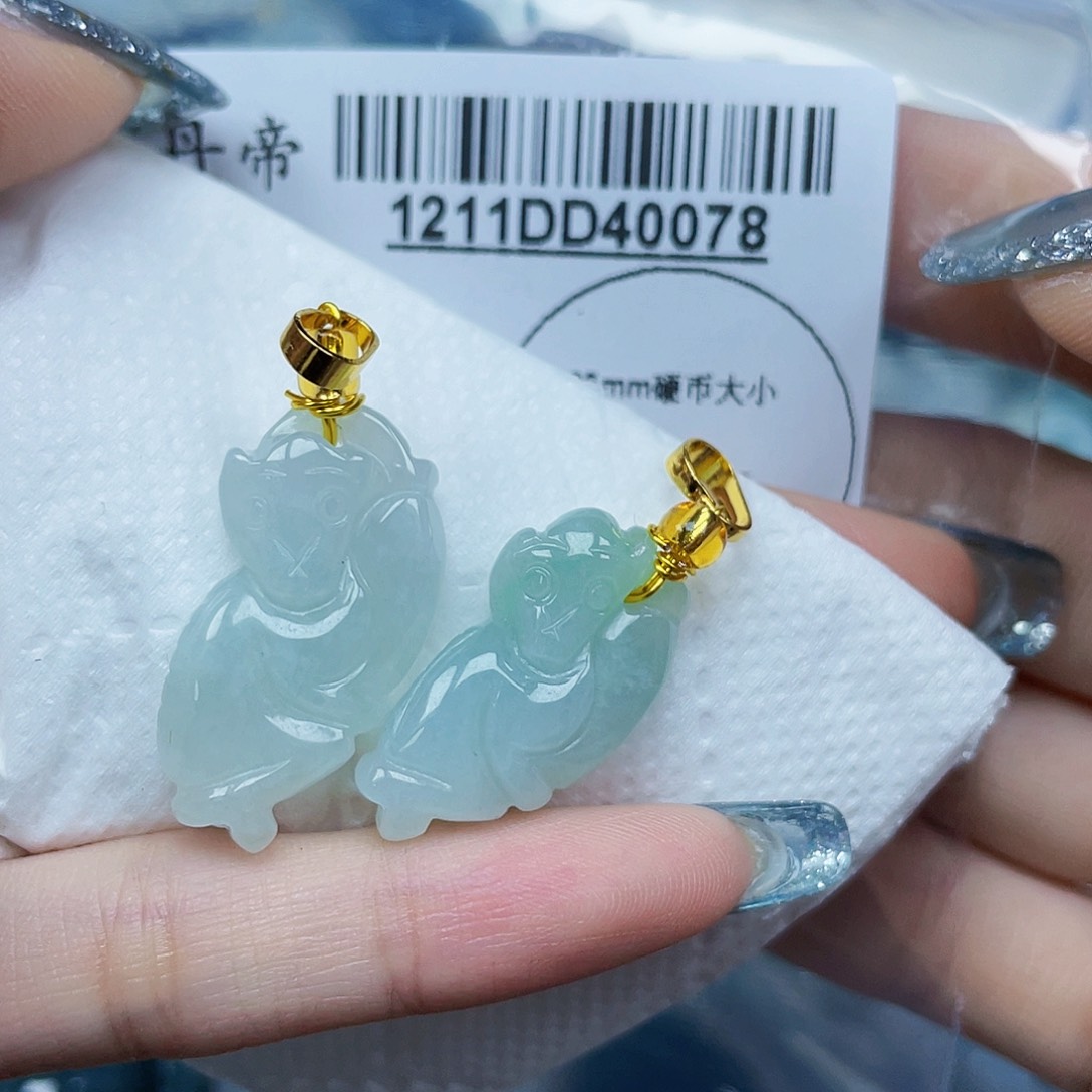 吊坠(不含链)未镶嵌翡翠